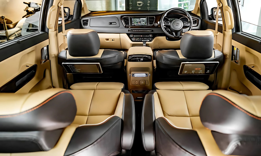 Kia Carnival Limousine: 3000 बुकिंग और एक साल का इंतज़ार! क्या है इसका राज़? 
