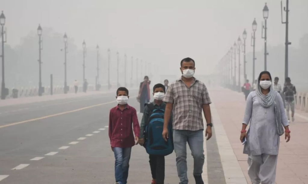 दिल्ली बन रही है गैस चेंबर! जानिए कैसे हवा में जहर घुल रहा है और आपकी सेहत पर क्या खतरा मंडरा रहा है
