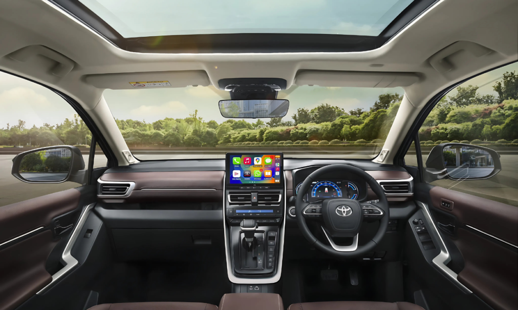 Toyota Innova Hycross: लंबा वेटिंग पीरियड और शानदार फीचर्स! जानें क्यों सब हैं दीवाने! 